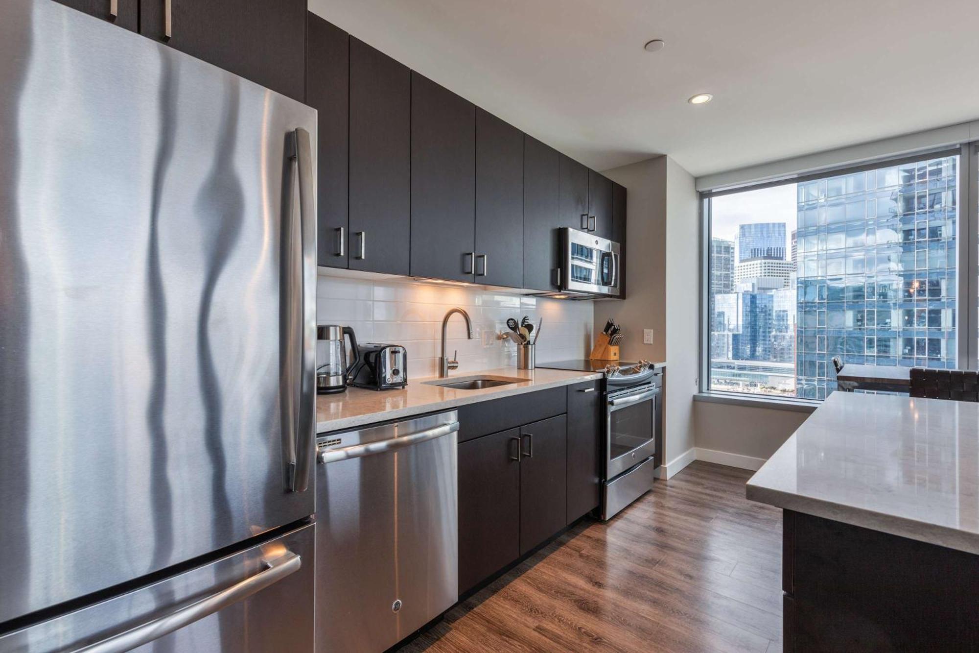Modern In Seaport With Gym Apartment